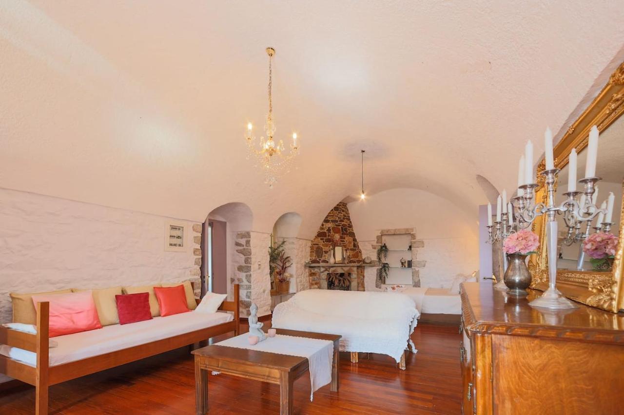 Iliana'S House - Spacious Cave House In The Center Of Areopolis ภายนอก รูปภาพ