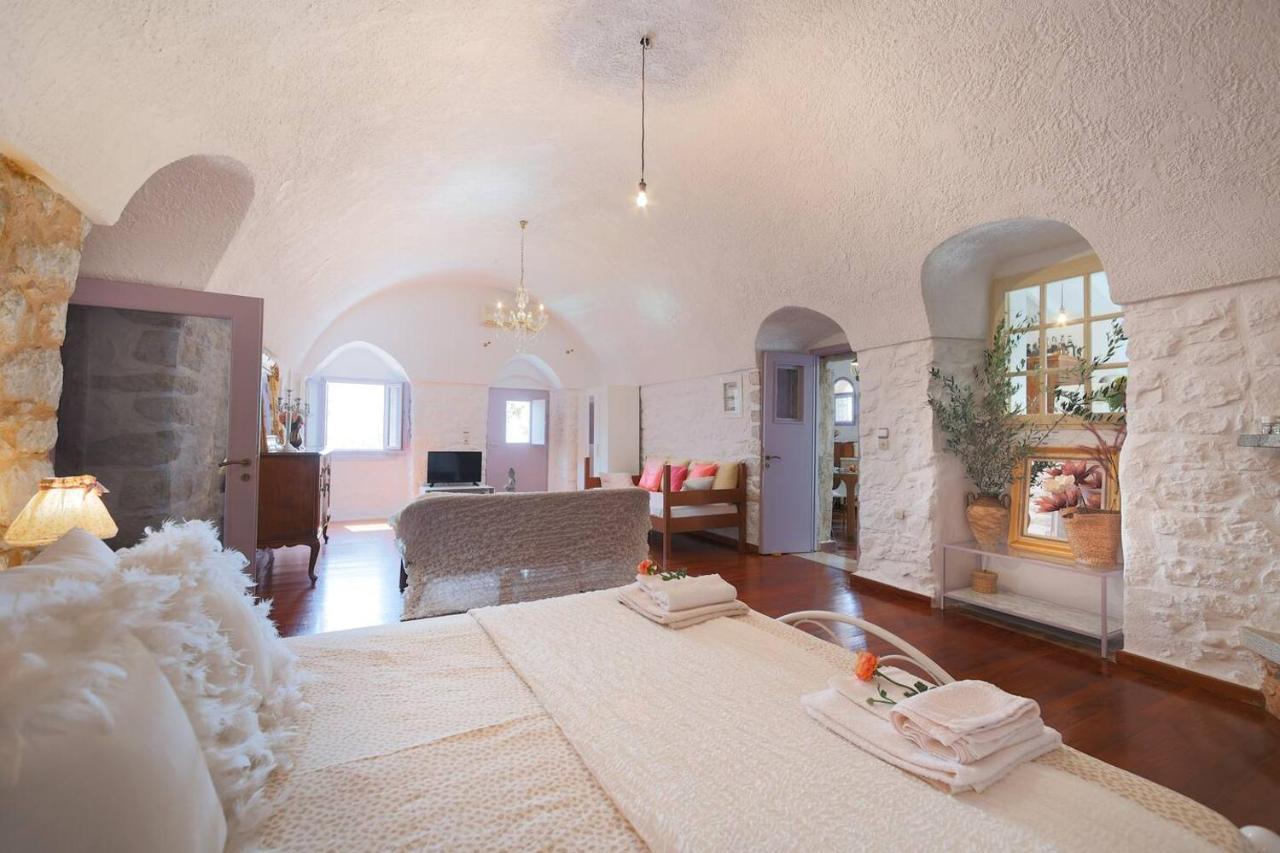 Iliana'S House - Spacious Cave House In The Center Of Areopolis ภายนอก รูปภาพ